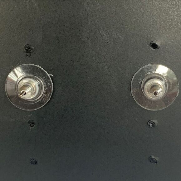 🎉 3/$10 Annaleece By Devries Small Stud Earrings - Picture 4 of 6